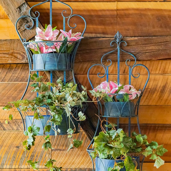 Planters & Plant Stands