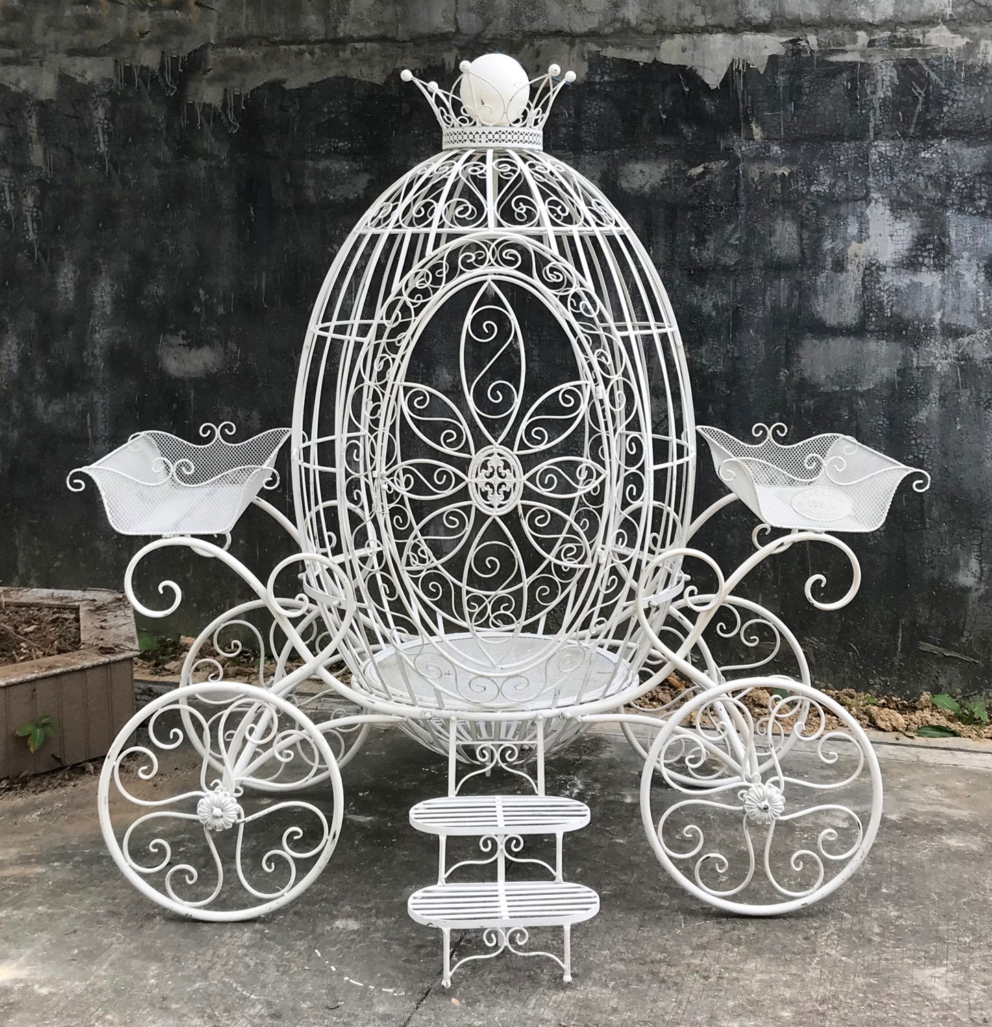 Zaer Ltd International Pre-Order: Majestic Egg-Shaped Iron Carriage with Crown in White "Florence" ZR171435-AW