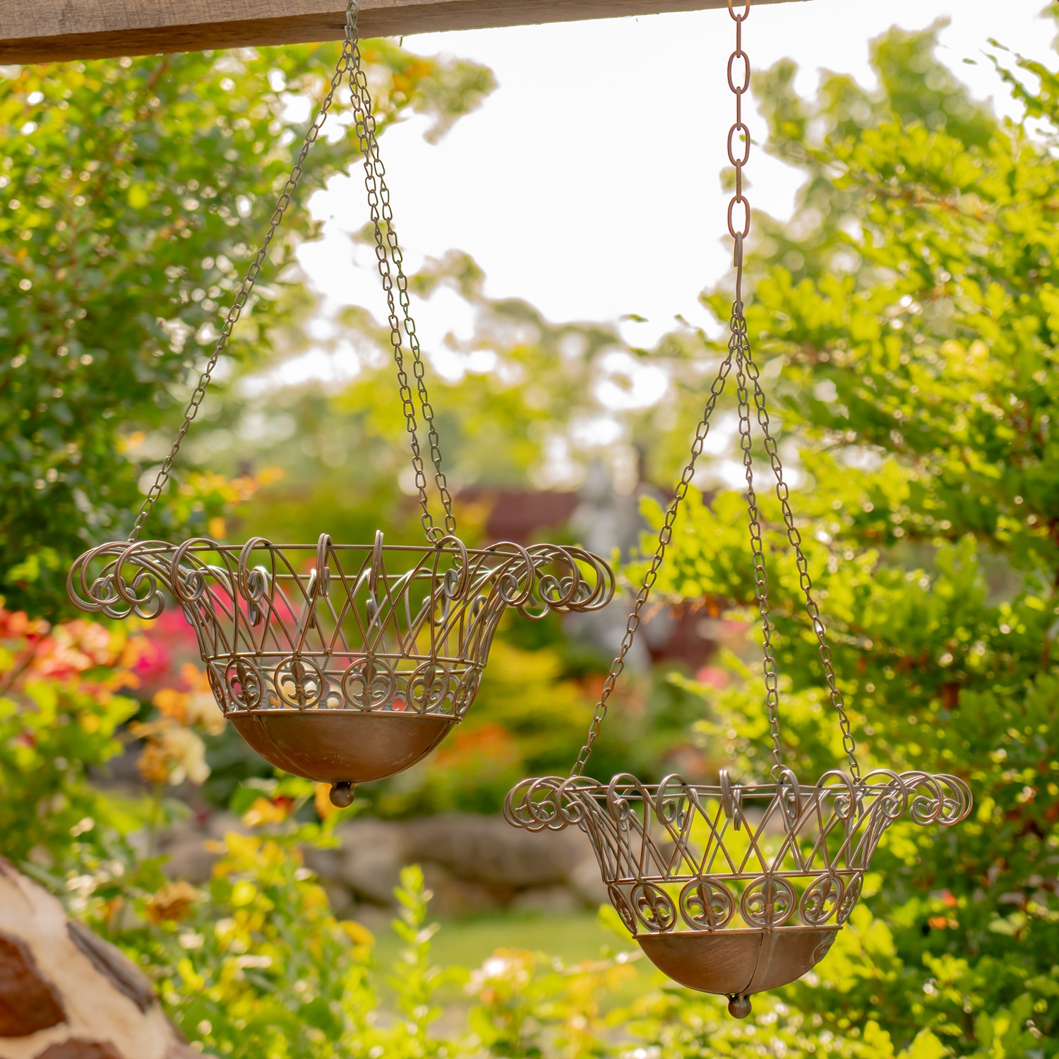 Zaer Ltd. International Set of 2 Metal Hanging Basket Planters in Antique Bronze "Stephania" ZR220409-BZ