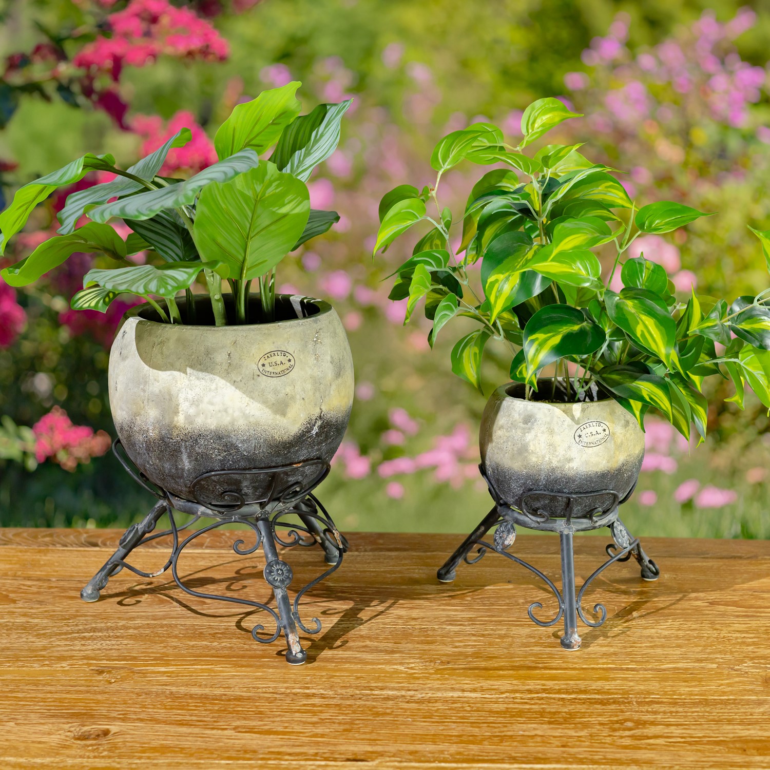 Zaer Ltd International Set of 2 Assorted Ceramic Globe Planters with Metal Tripod Stands in Black ZR241909-GYS