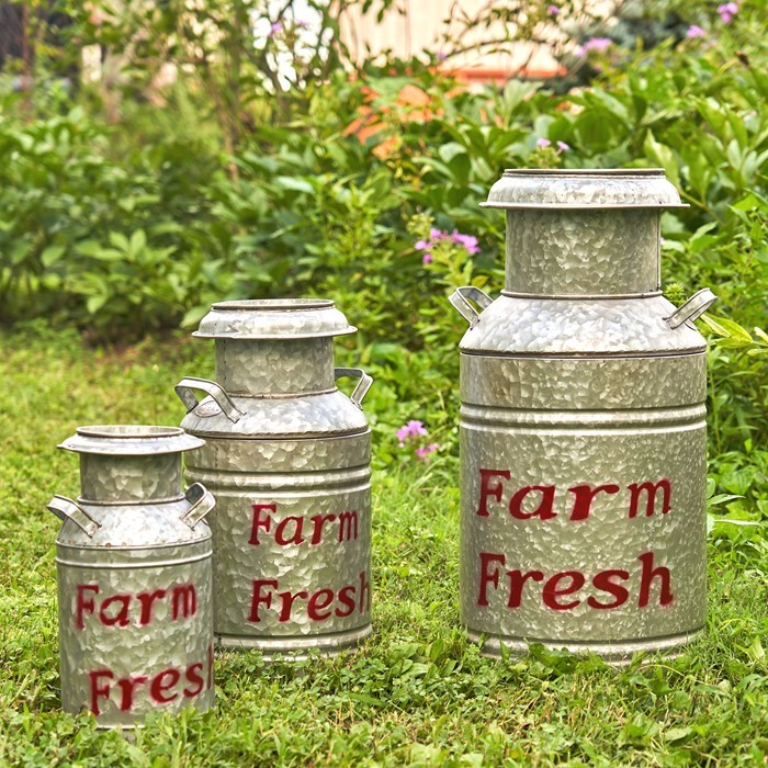 Zaer Ltd International Set of 3 Galvanized Old Style Milk Jug Planters in Red ZR180140-RD