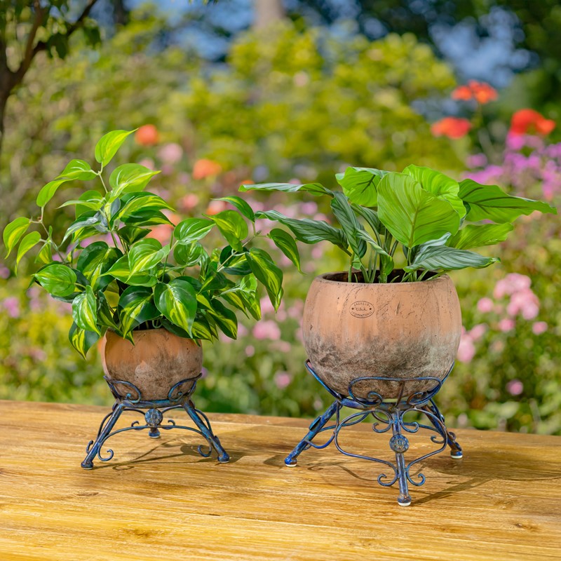 Zaer Ltd International Set of 2 Assorted Ceramic Globe Planters with Metal Tripod Stands in Cobalt Blue ZR241909-BLS