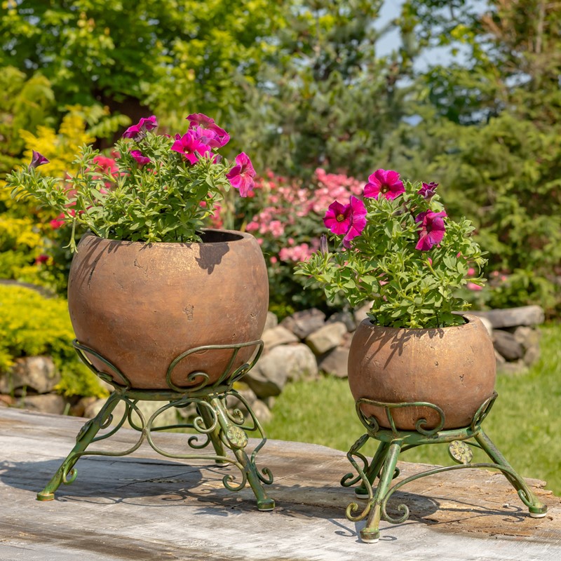 Zaer Ltd International Set of 2 Asst Rust-Colored Ceramic Globe Planters with Green Metal Tripod Stands ZR241909-RSS