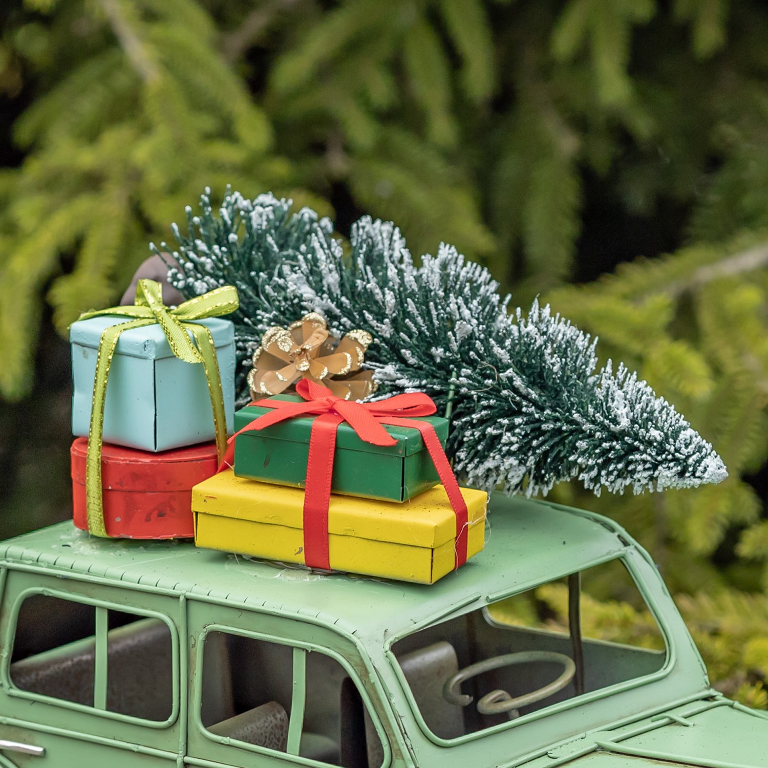1940's Classic Style Car with Christmas Tree and Gifts