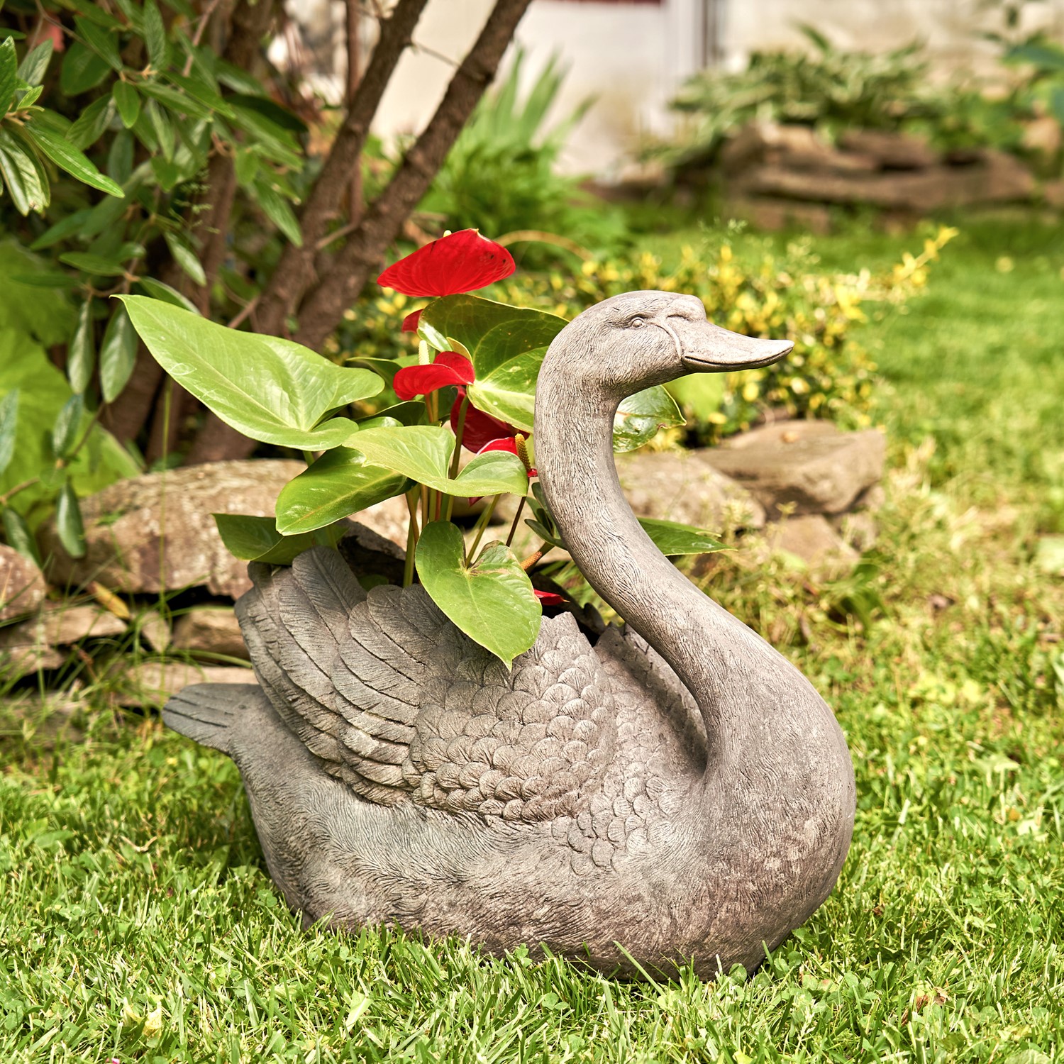 Set of 2 Magnesium Swan Planters 