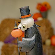 Zaer Ltd. International Pre-Order: 34.25" Tall Iron Vulture Halloween Figurine "John Travulture" ZR196219 View 4