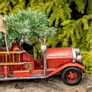 Zaer Ltd International 1930's Vintage Style Fire Truck with Open Cab & Christmas Tree VA170004 View 5