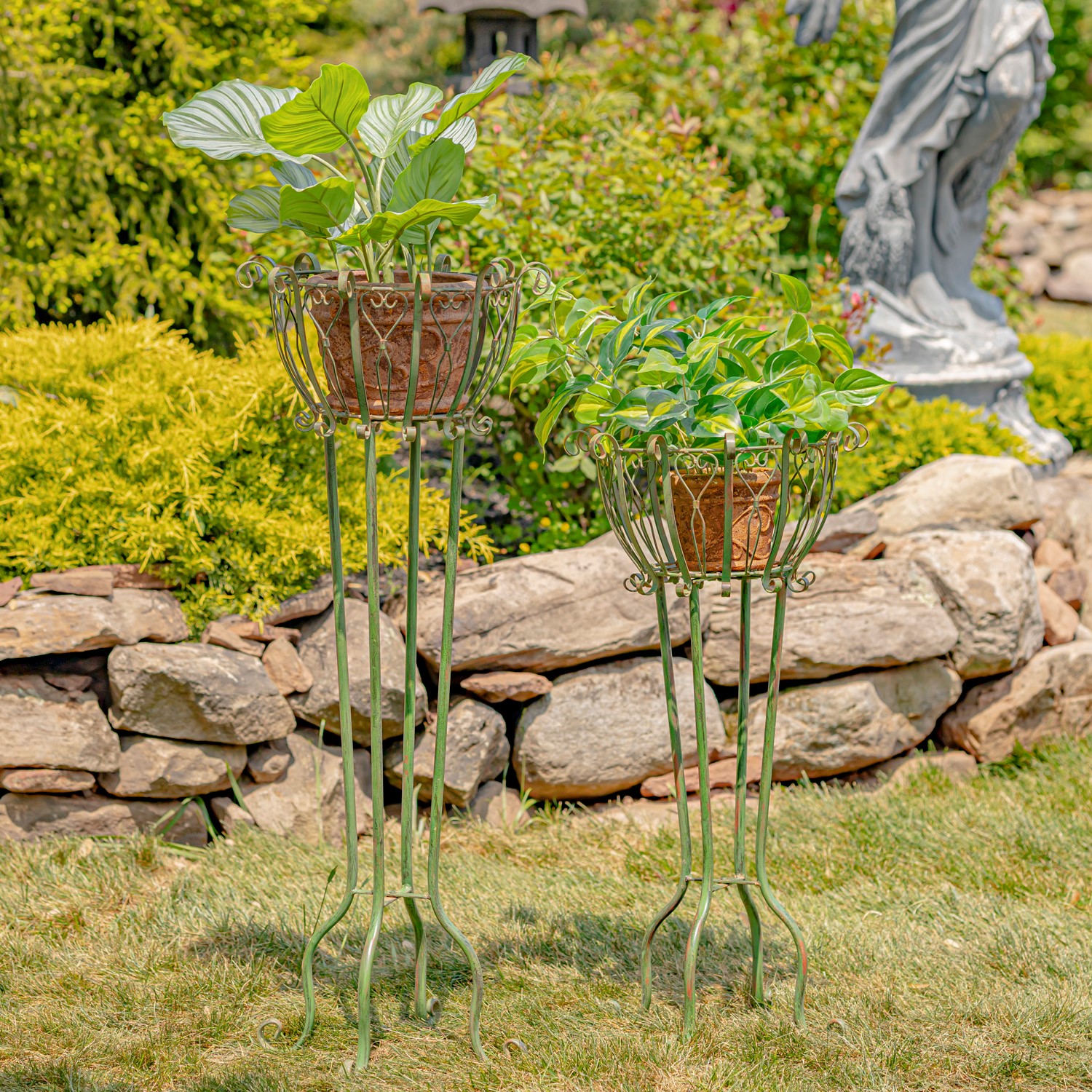 スタンドティー① Set of 2 Tall Iron Basket Plant Stands in Antique Green 